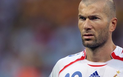 安博电竞动态-佩里西奇头球攻门被神扑